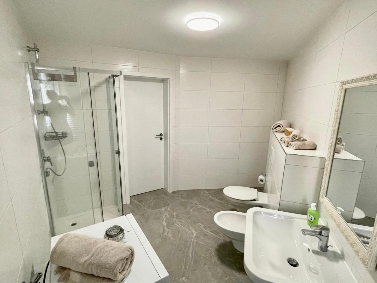 באדן-באדן Sofia Apartments מראה חיצוני תמונה